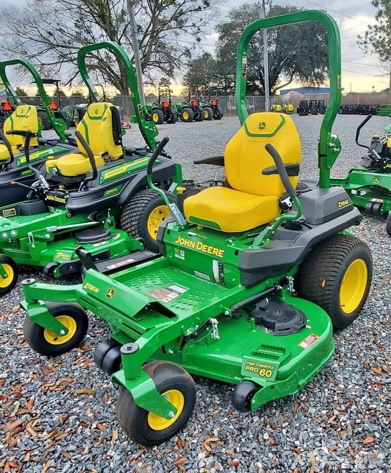 John Deere Z730M Sıfır dönüşlü çim biçme makineleri