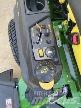 John Deere Z760R Sıfır dönüşlü çim biçme makineleri