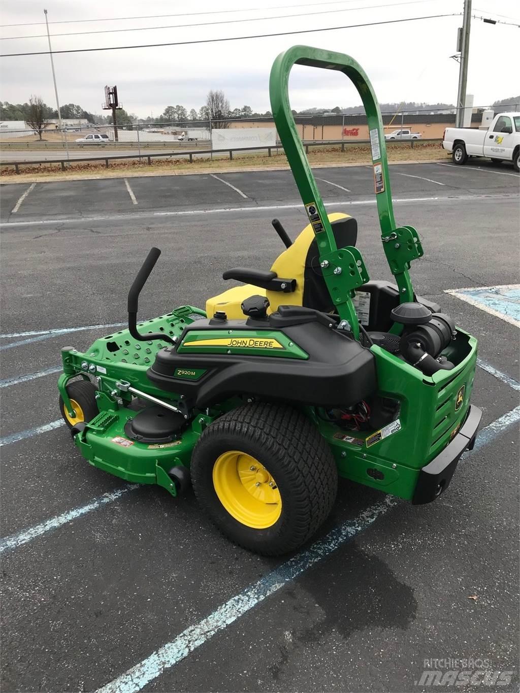 John Deere Z920M Sıfır dönüşlü çim biçme makineleri