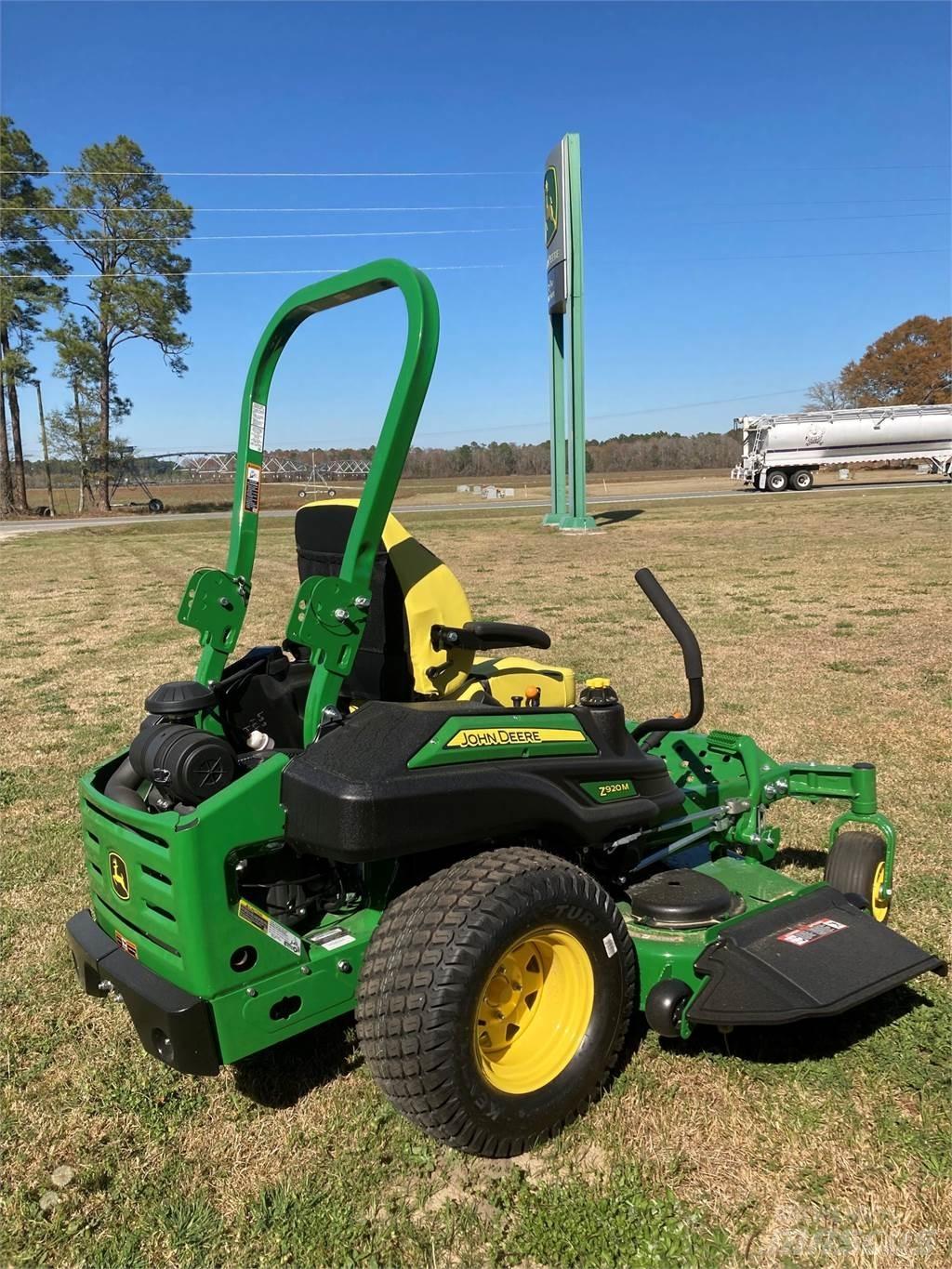 John Deere Z920M Sıfır dönüşlü çim biçme makineleri