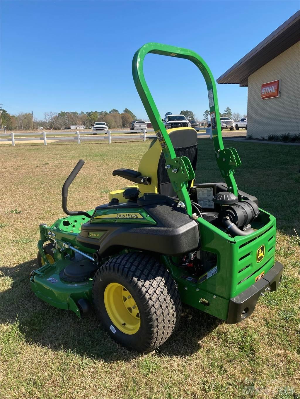John Deere Z920M Sıfır dönüşlü çim biçme makineleri