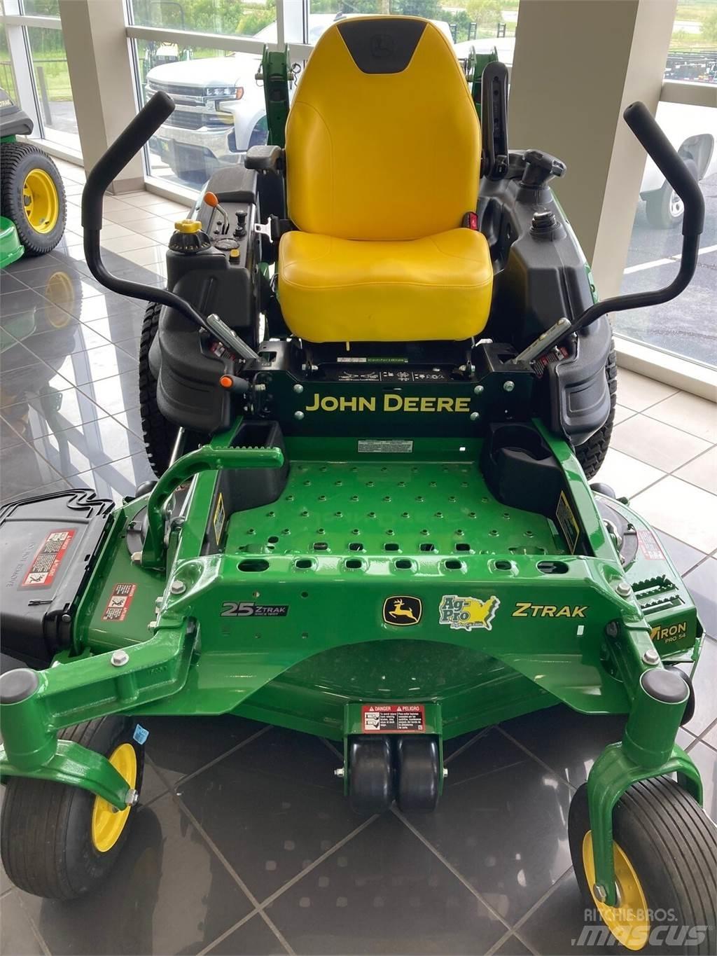 John Deere Z920M Sıfır dönüşlü çim biçme makineleri