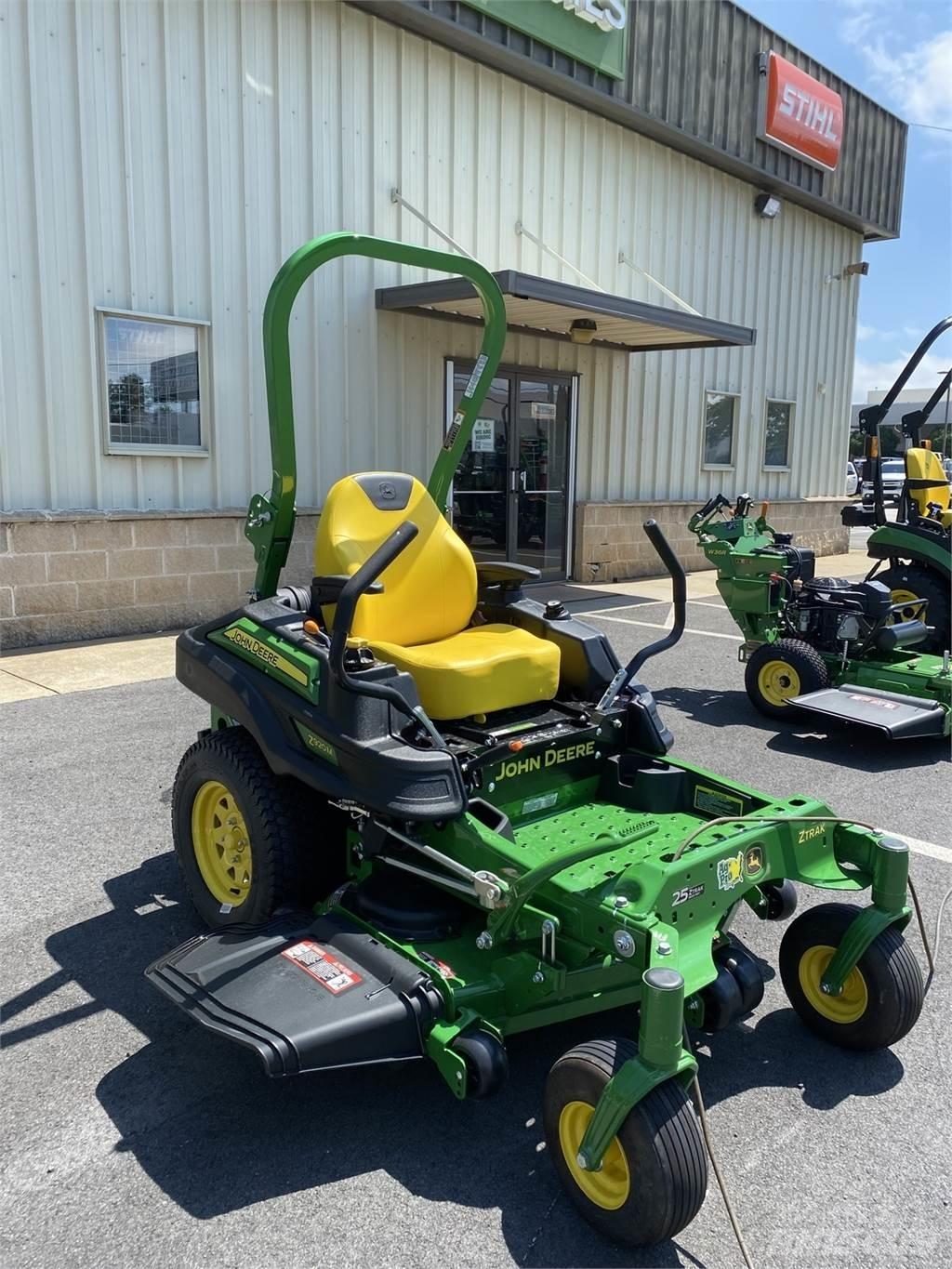John Deere Z920M Sıfır dönüşlü çim biçme makineleri