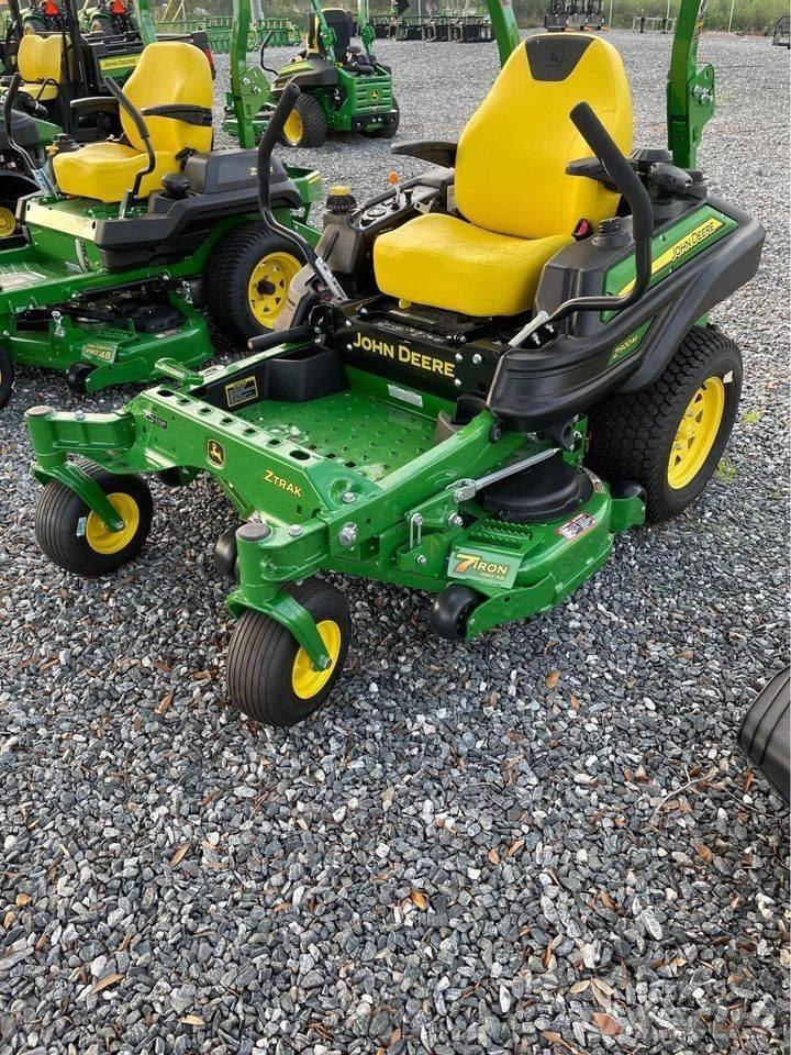 John Deere Z920M Sıfır dönüşlü çim biçme makineleri
