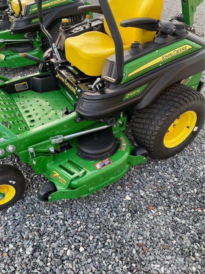 John Deere Z920M Sıfır dönüşlü çim biçme makineleri