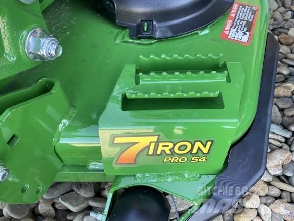 John Deere Z920M Sıfır dönüşlü çim biçme makineleri