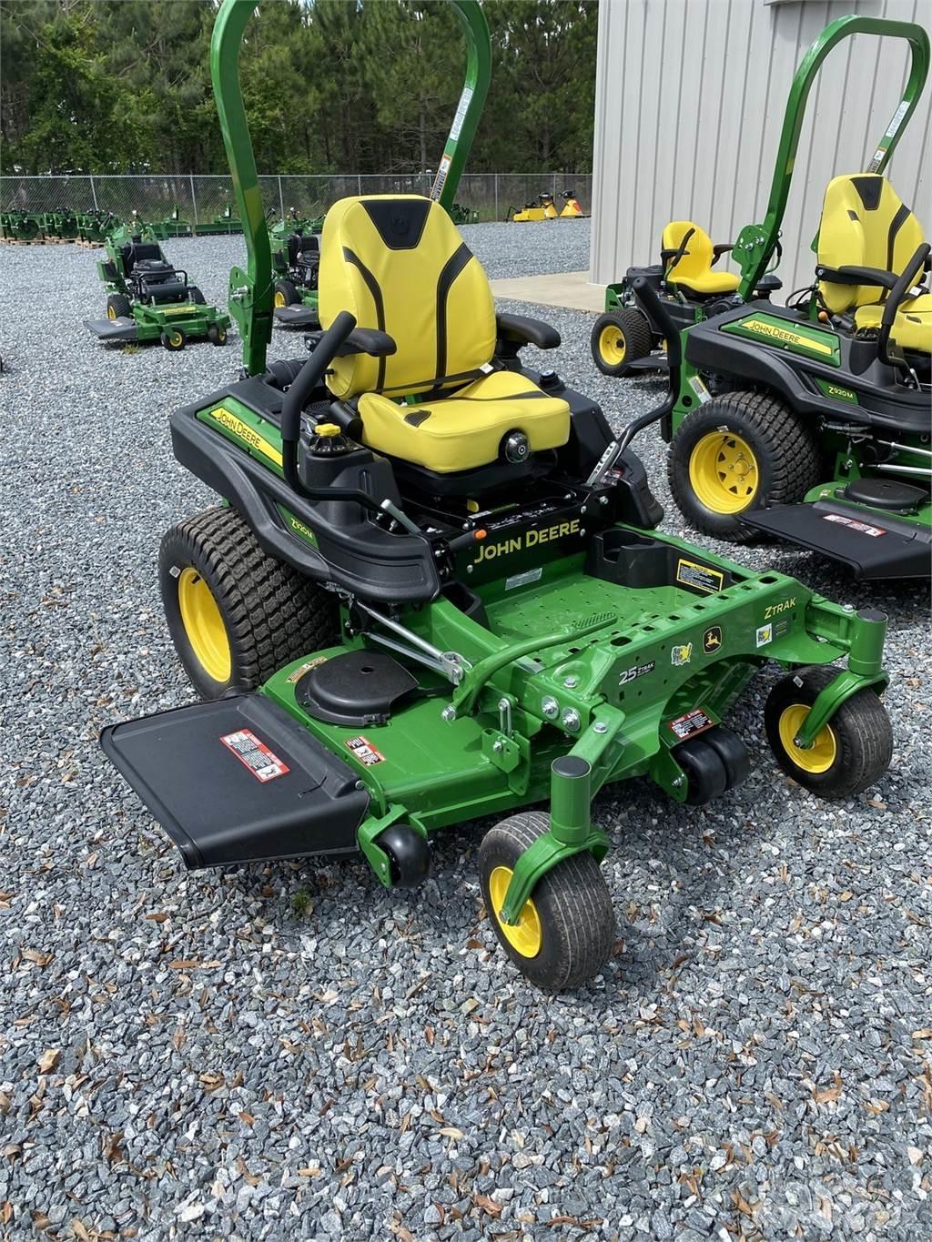 John Deere Z920M Sıfır dönüşlü çim biçme makineleri