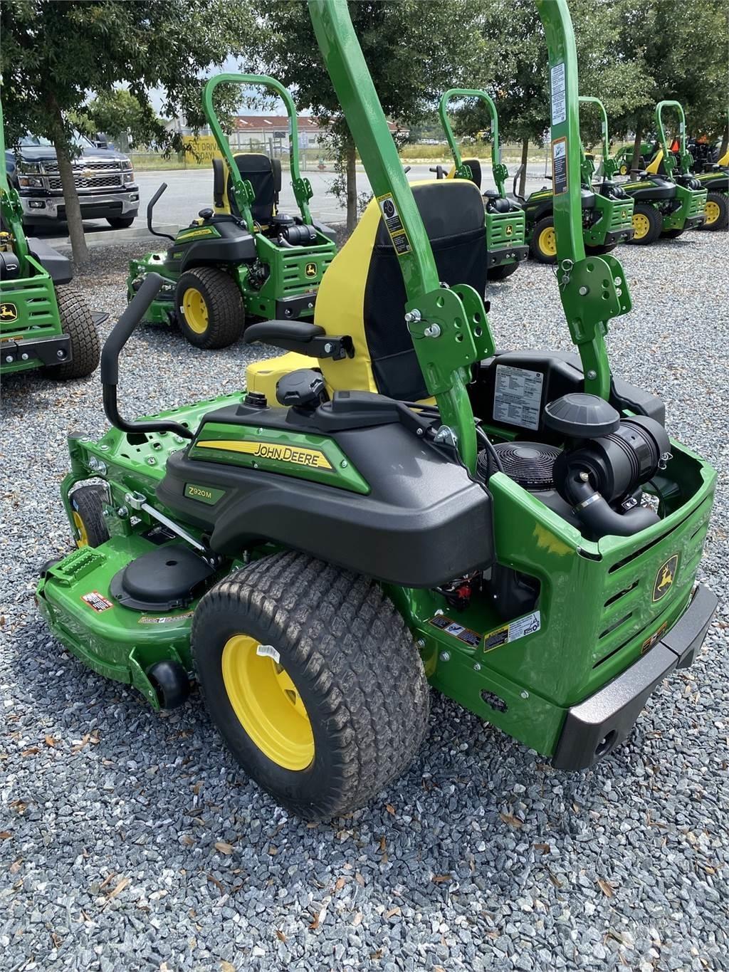 John Deere Z920M Sıfır dönüşlü çim biçme makineleri