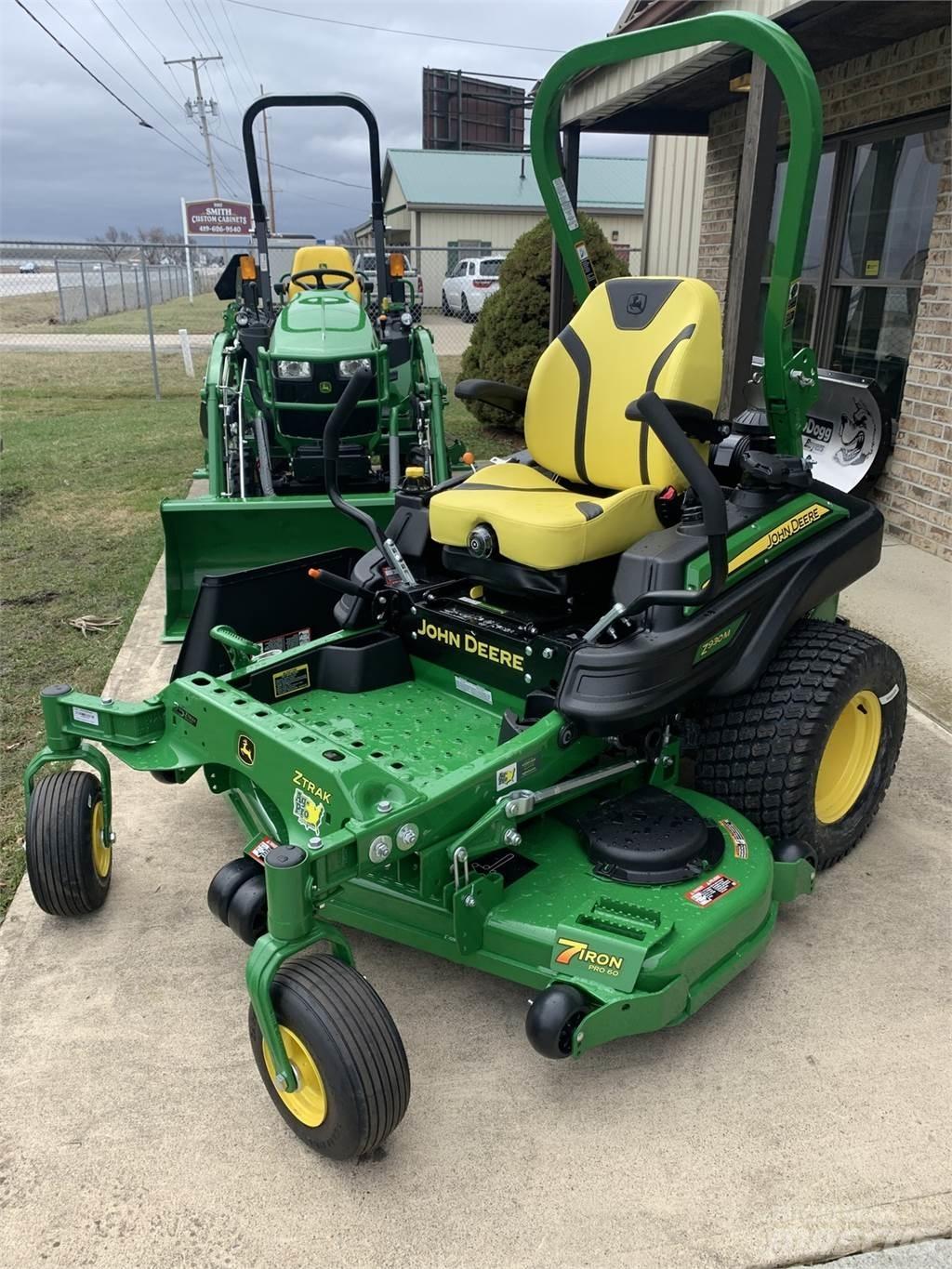 John Deere Z930M Sıfır dönüşlü çim biçme makineleri