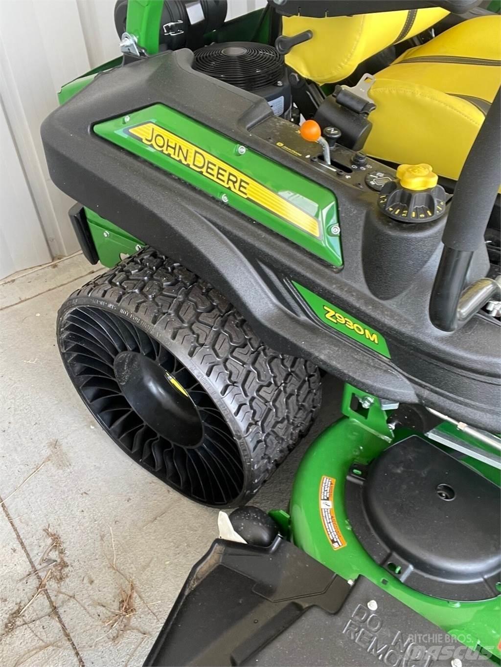 John Deere Z930M Sıfır dönüşlü çim biçme makineleri