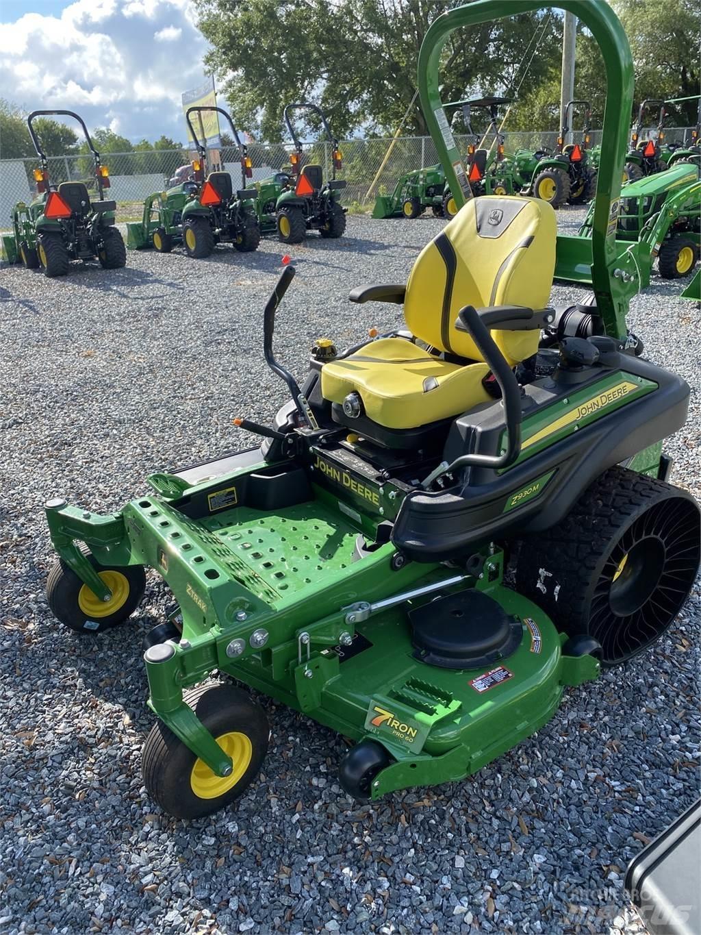 John Deere Z930M Sıfır dönüşlü çim biçme makineleri