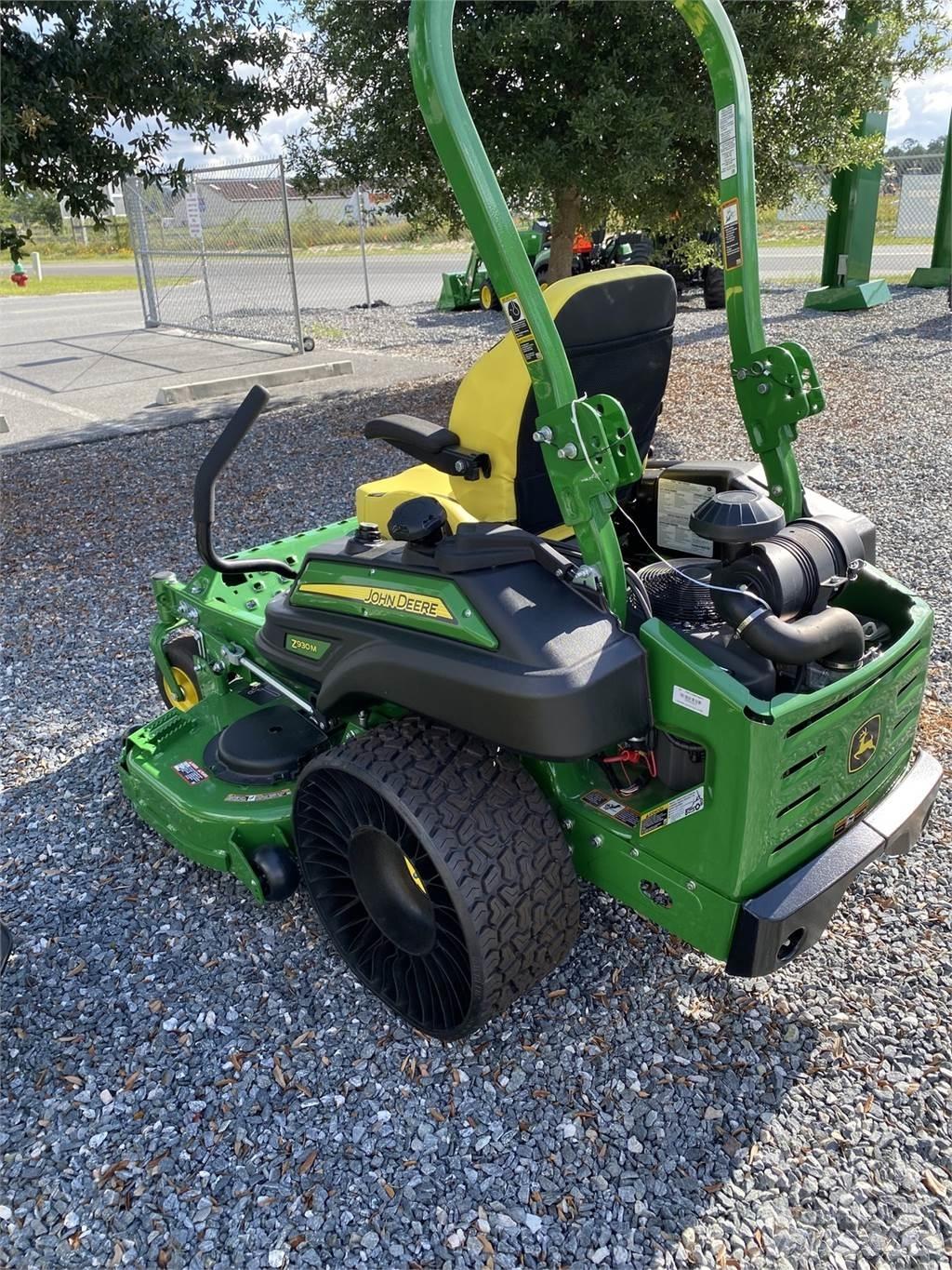 John Deere Z930M Sıfır dönüşlü çim biçme makineleri