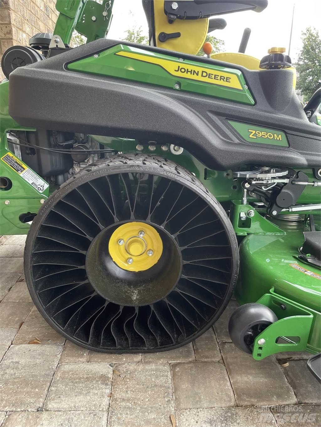 John Deere Z950M Sıfır dönüşlü çim biçme makineleri