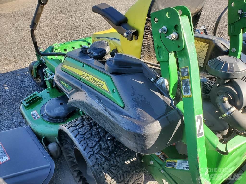 John Deere Z950R Sıfır dönüşlü çim biçme makineleri