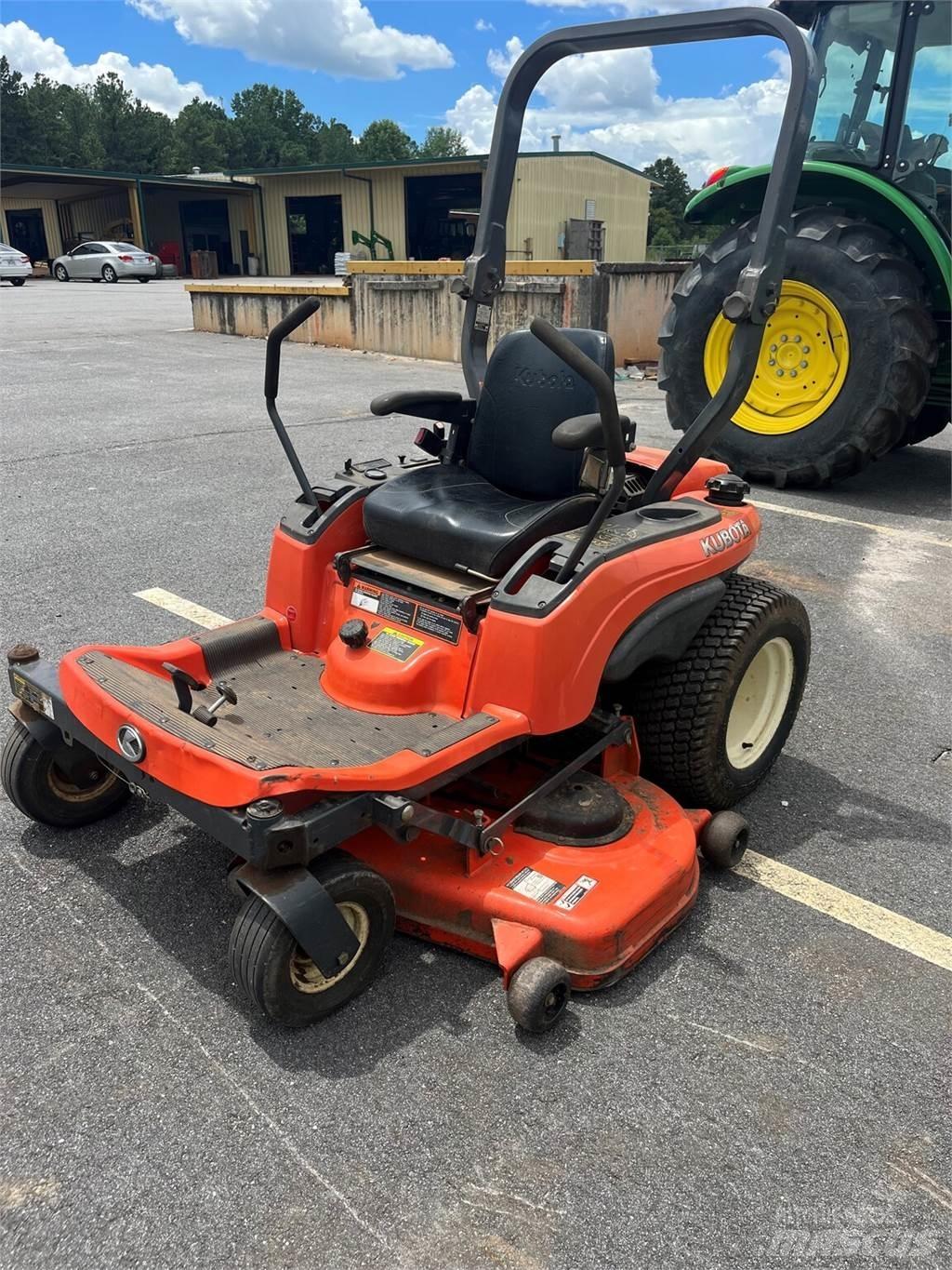 Kubota ZG23 Sıfır dönüşlü çim biçme makineleri