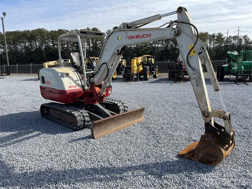 Takeuchi TB240 Paletli ekskavatörler