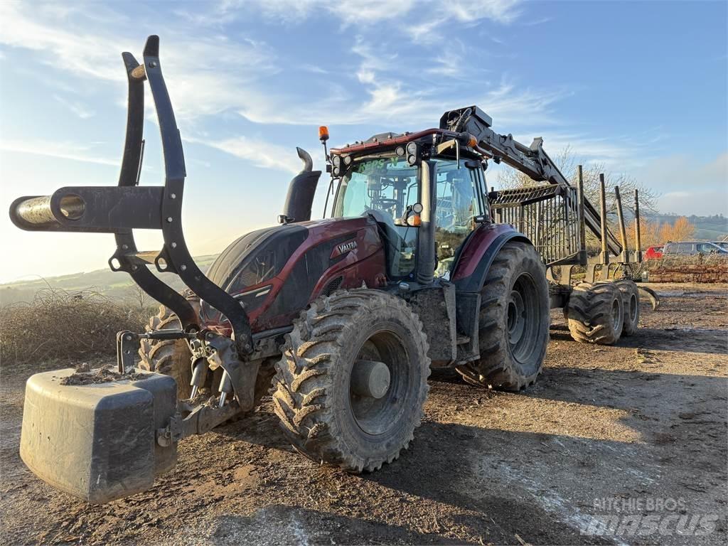 Valtra T174 Tomruk yükleyici traktörler