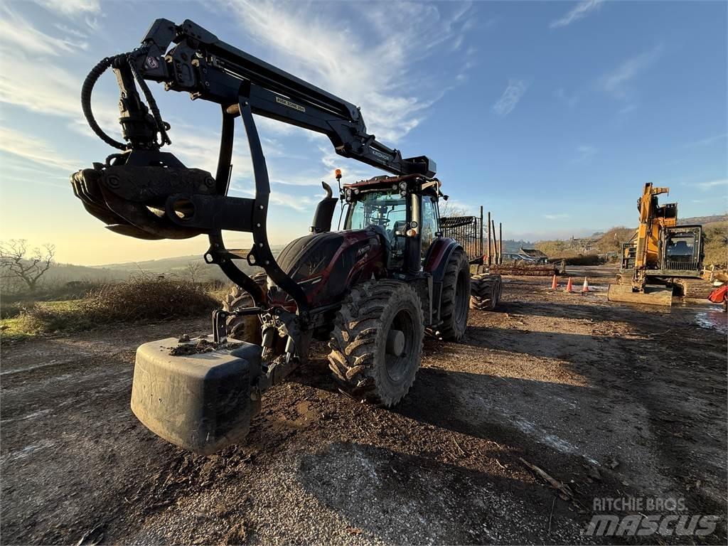 Valtra T174 Tomruk yükleyici traktörler