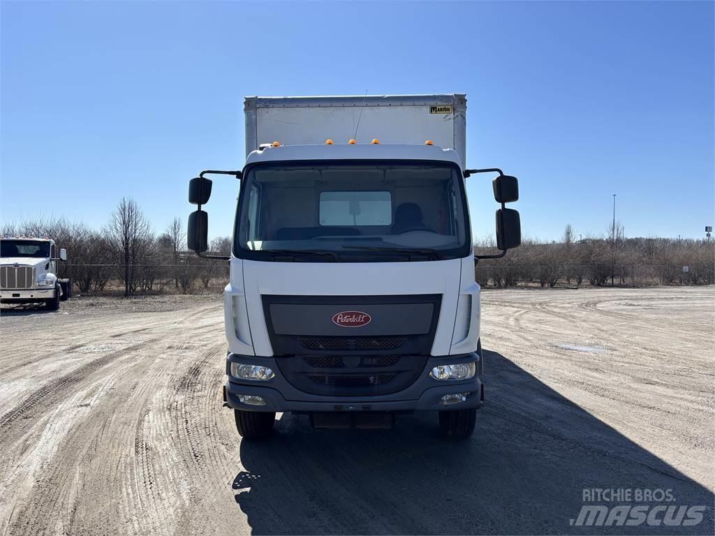 Peterbilt 220 Kapali kasa kamyonlar