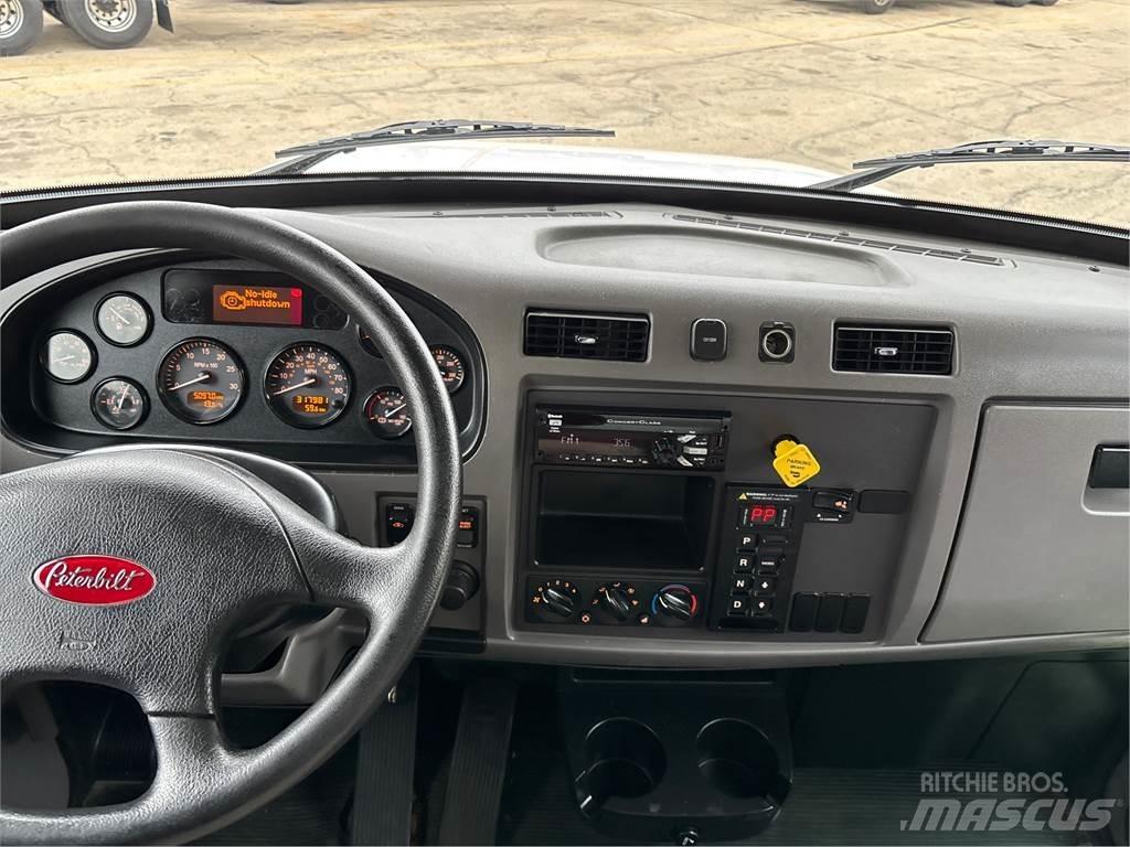 Peterbilt 337 Kapali kasa kamyonlar