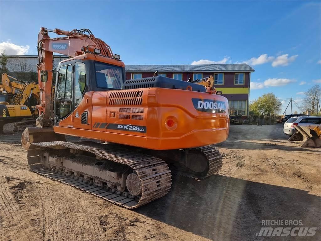 Doosan DX 225LC-3 Paletli ekskavatörler