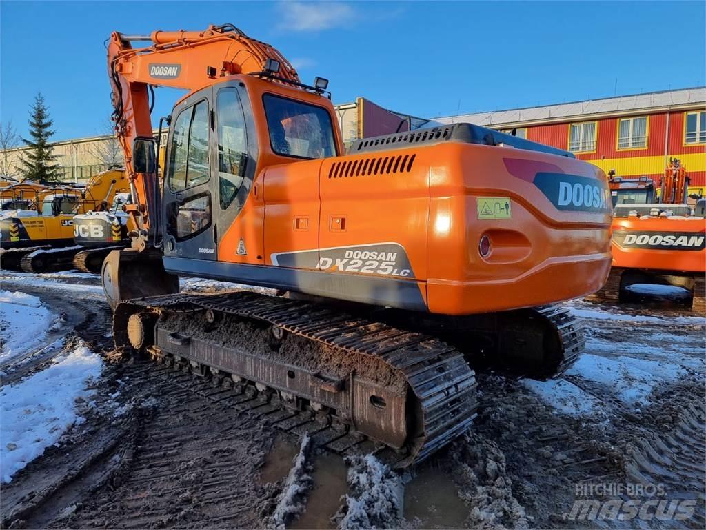 Doosan DX225LC Paletli ekskavatörler