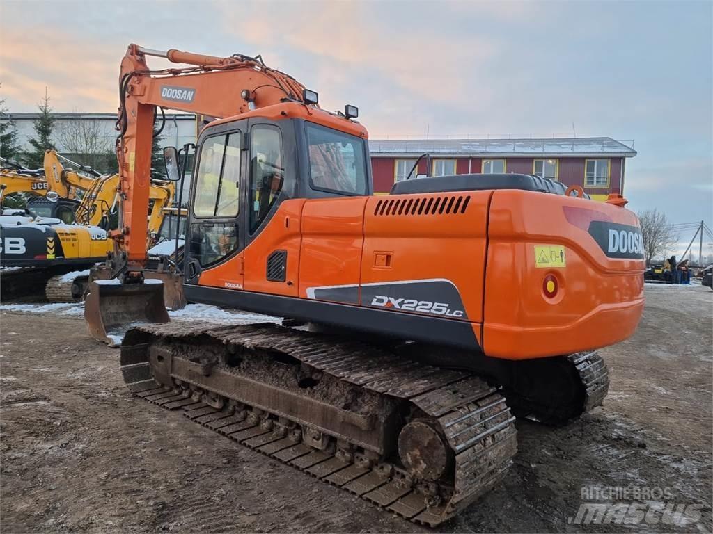 Doosan DX225LC Paletli ekskavatörler