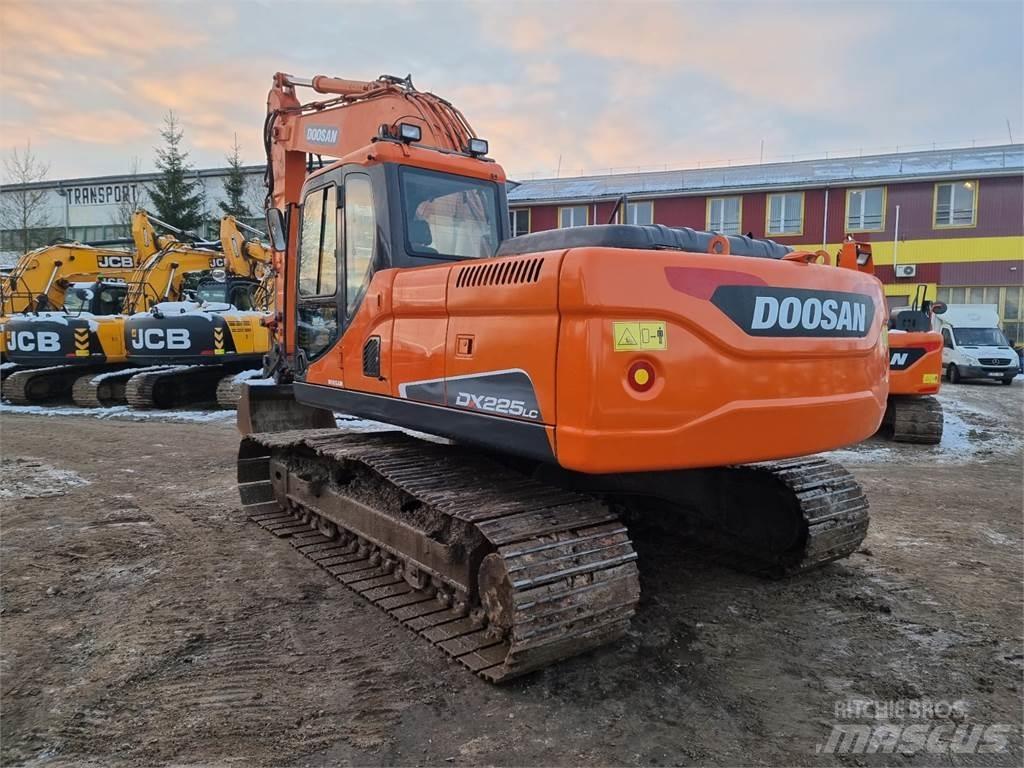 Doosan DX225LC Paletli ekskavatörler