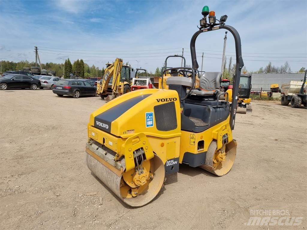 Volvo DD25 Çift tamburlu silindirler