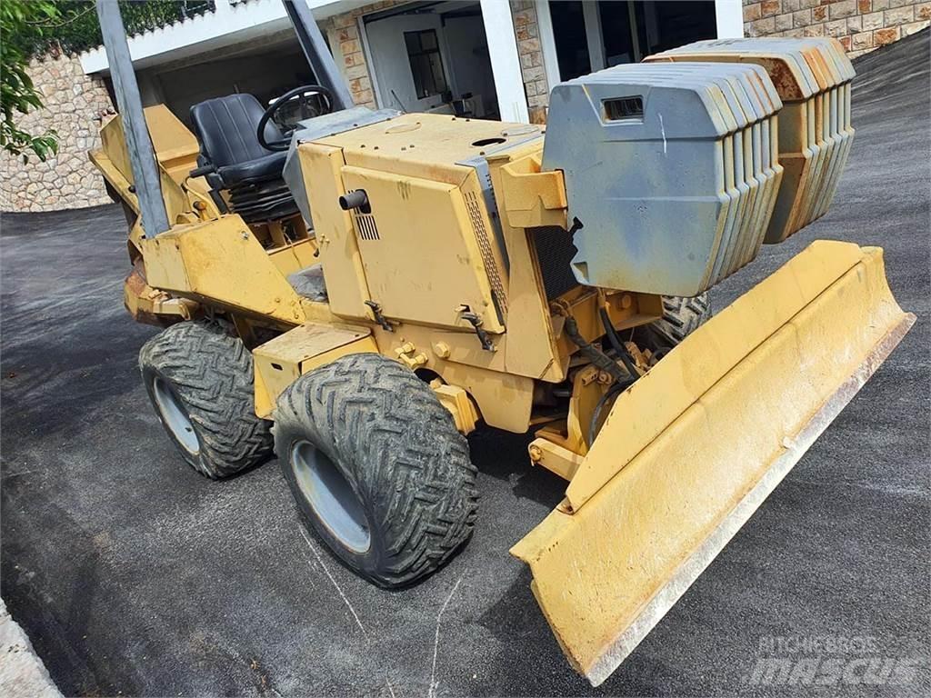 CASE 560 Kanal kazma makinasi