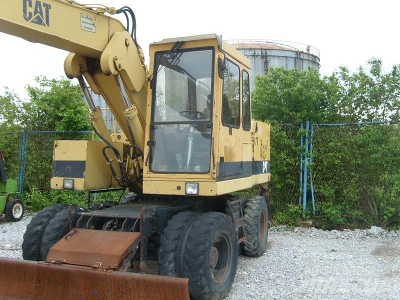 CAT 206 BFT Lastik tekerli ekskavatörler