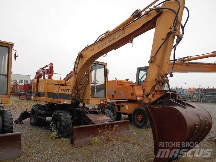 CAT 212B FT Lastik tekerli ekskavatörler