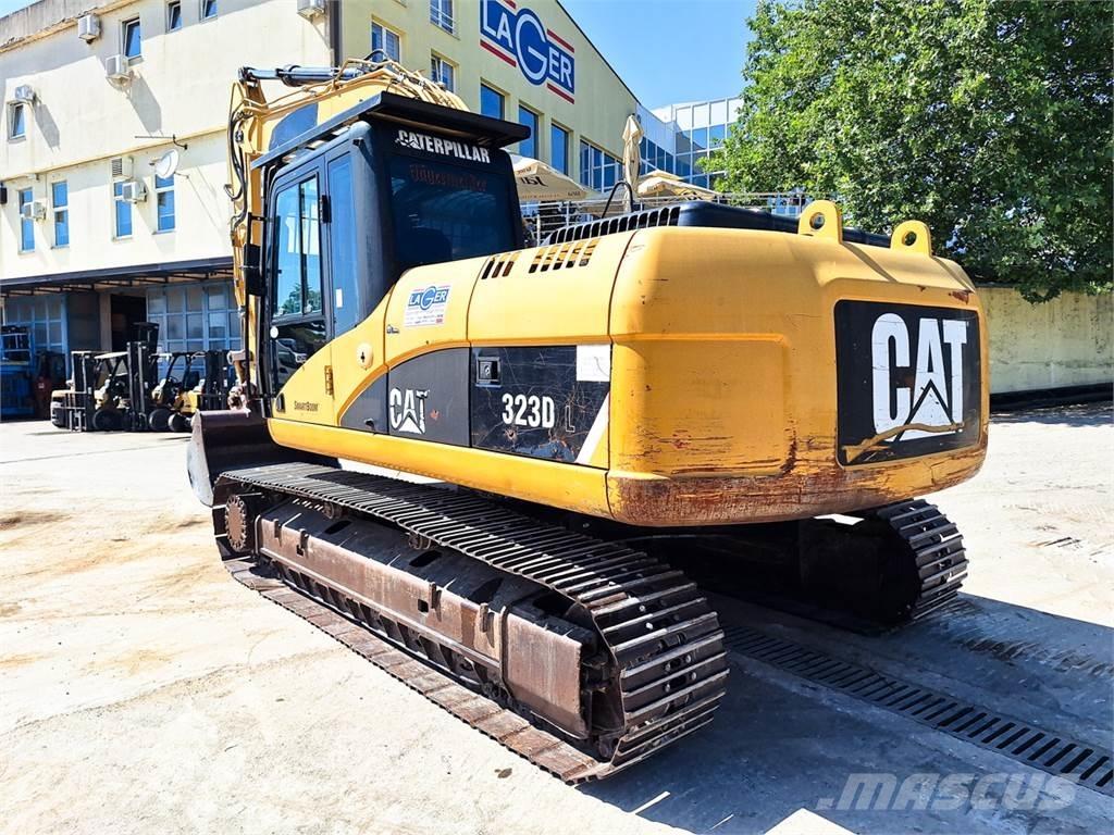 CAT 323D Paletli ekskavatörler