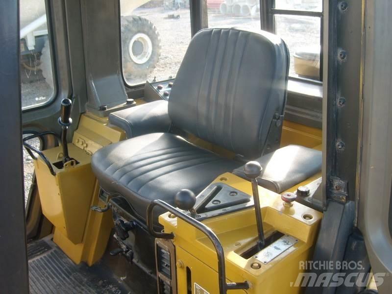 CAT 943 Paletli yükleyiciler