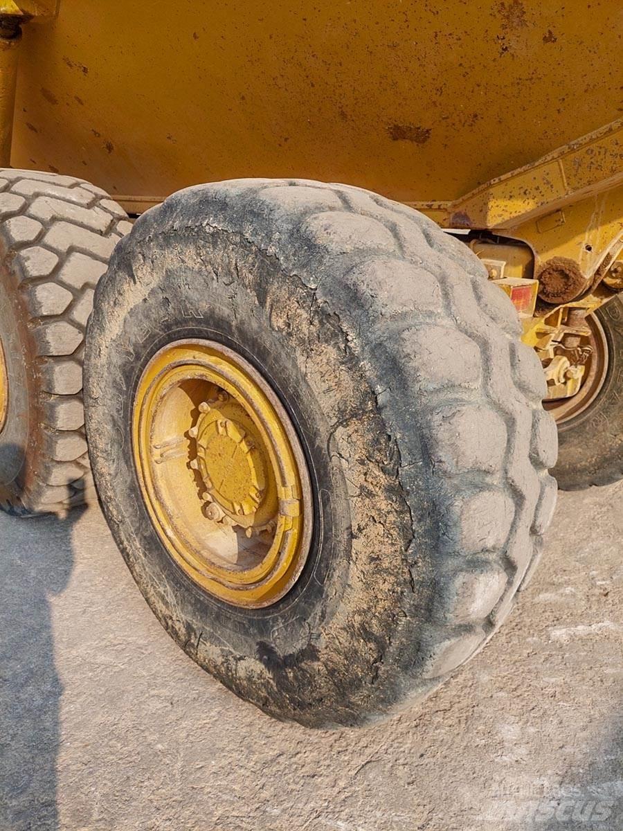 CAT D250E Belden kirma kaya kamyonu