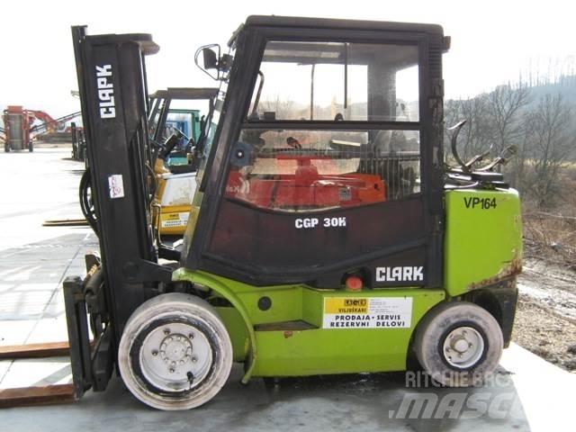 Clark CGP30 LPG'li forkliftler