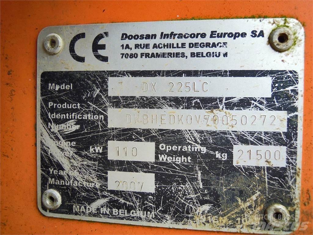 Doosan DX225LC Paletli ekskavatörler