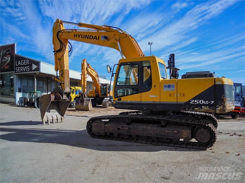 Hyundai R250LC-7 Paletli ekskavatörler