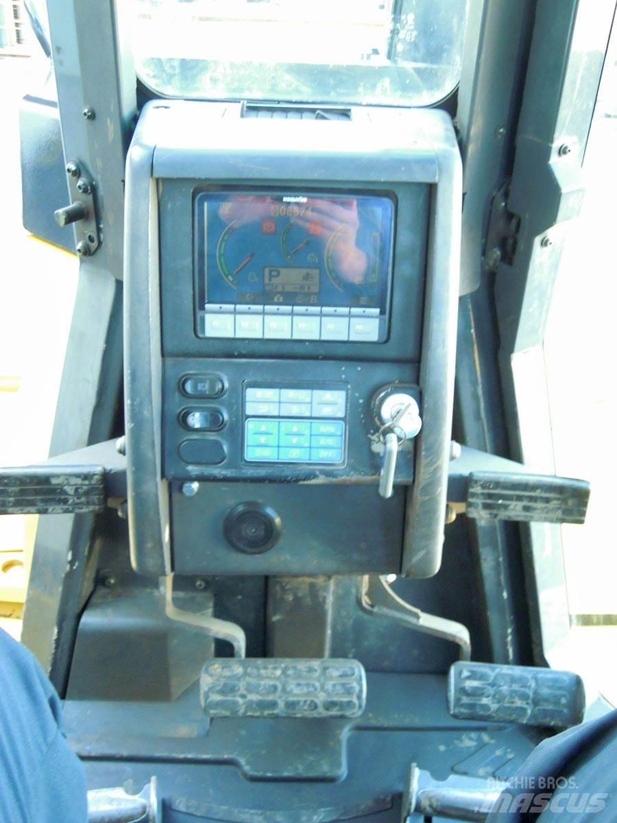 Komatsu D155AX-6 Paletli dozerler