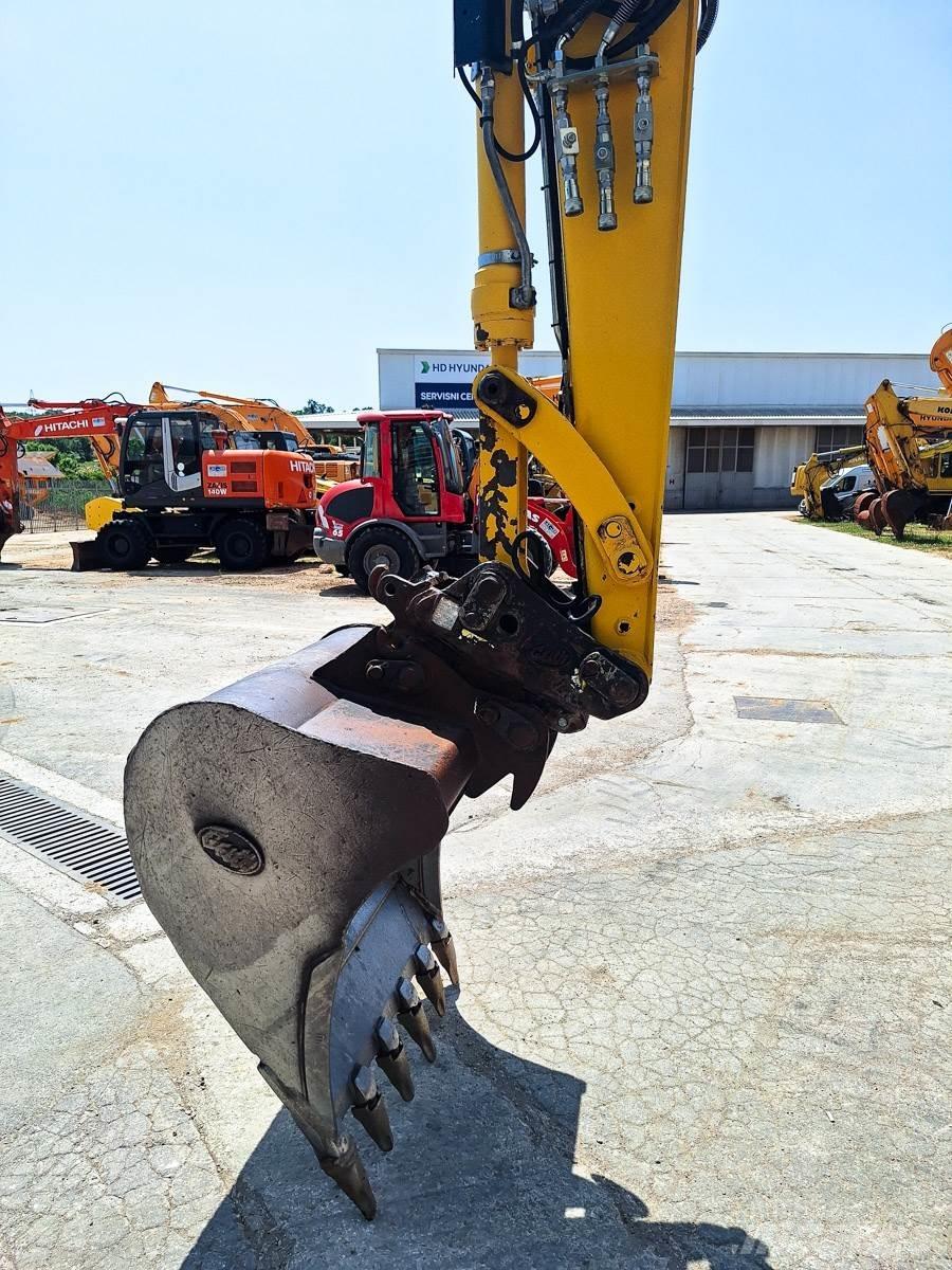 Komatsu PW118MR-8 Lastik tekerli ekskavatörler