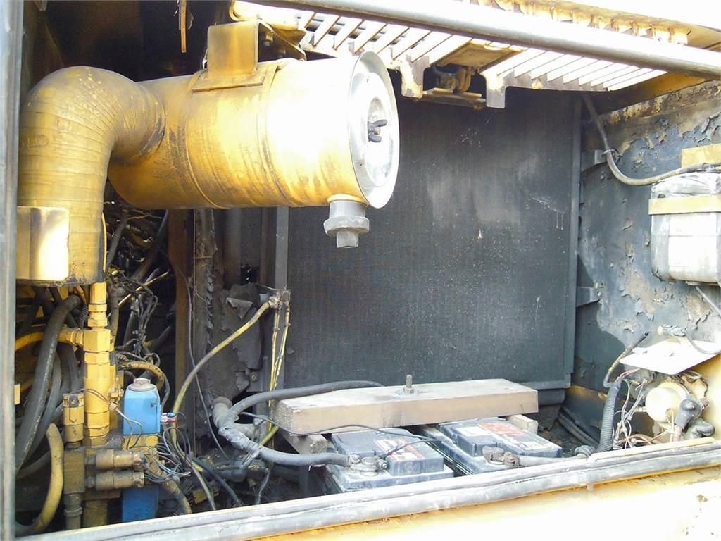 Komatsu PW170ES-6K Lastik tekerli ekskavatörler
