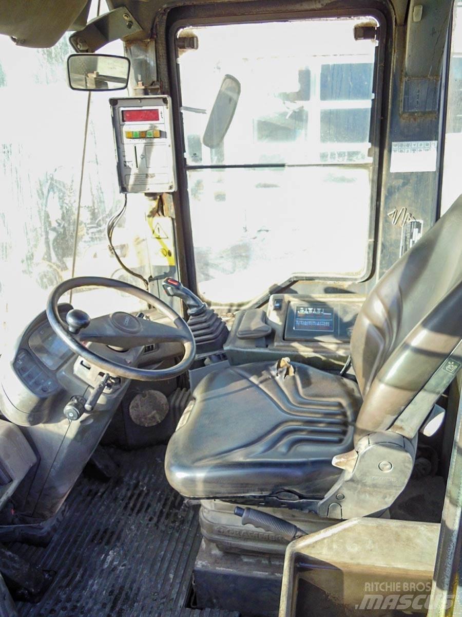 Komatsu WA270 Tekerlekli yükleyiciler