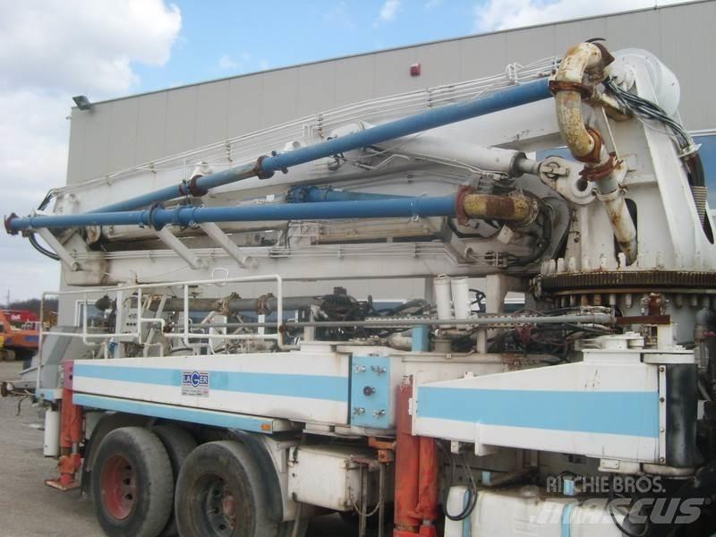 Mercedes-Benz 2422 Beton pompaları