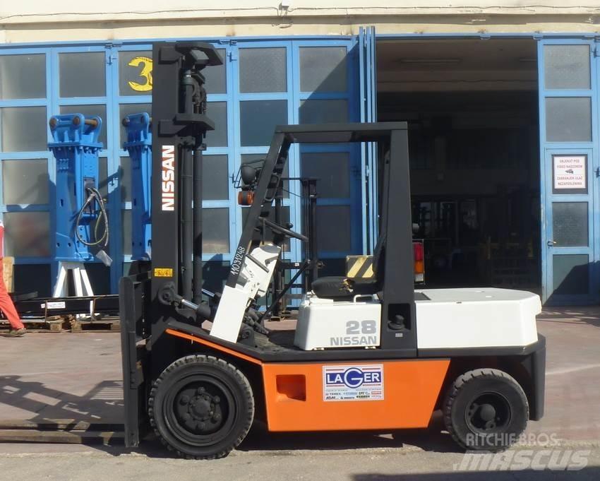 Nissan EGH02 Dizel forkliftler