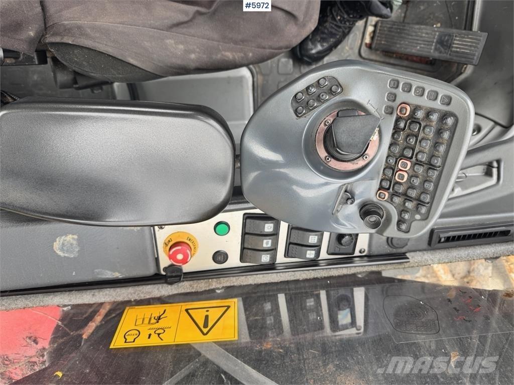 Komatsu 911-6 Biçerdöverler