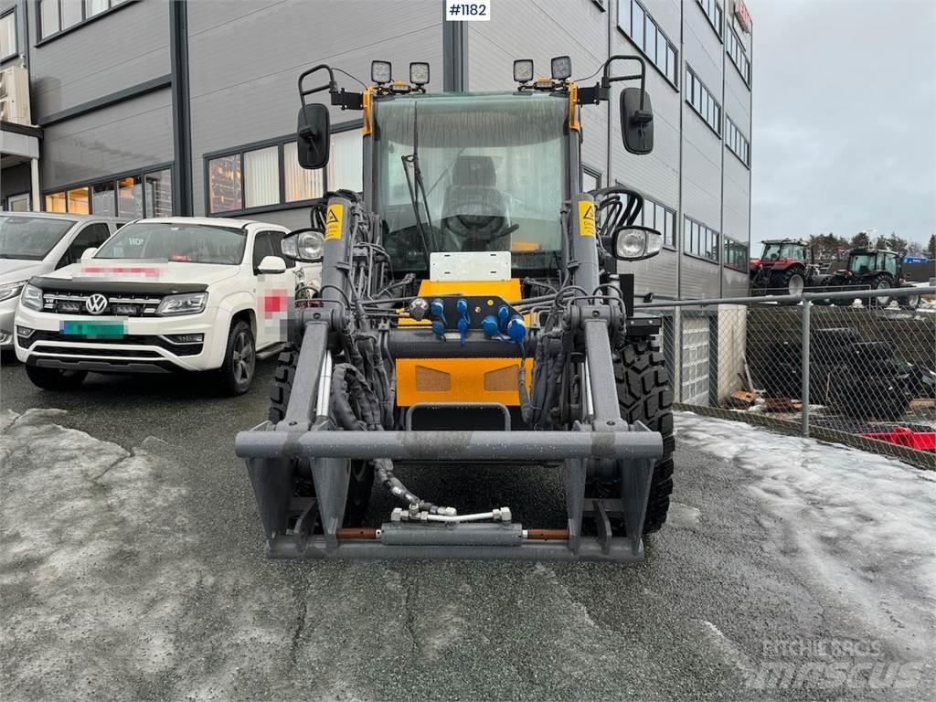LM Trac 587 Çok amaçlı yükleyiciler