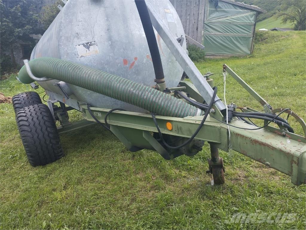 Fliegl  Sivi gübre ve ilaç tankerleri