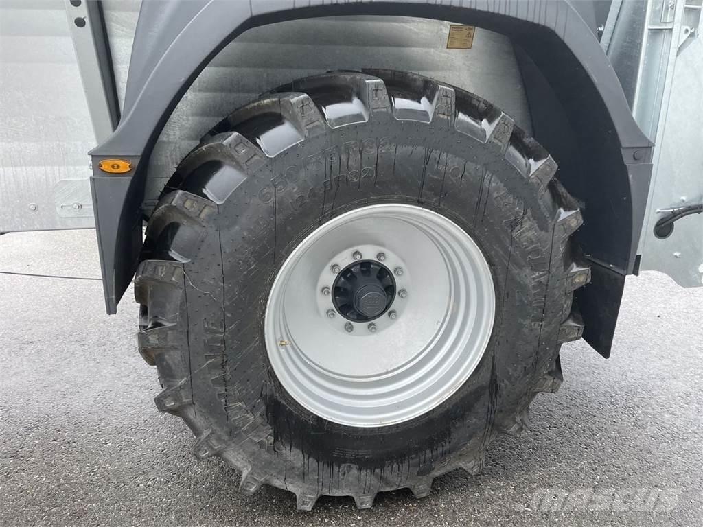 Fliegl ADS 120 Gübre dagitma tankerleri