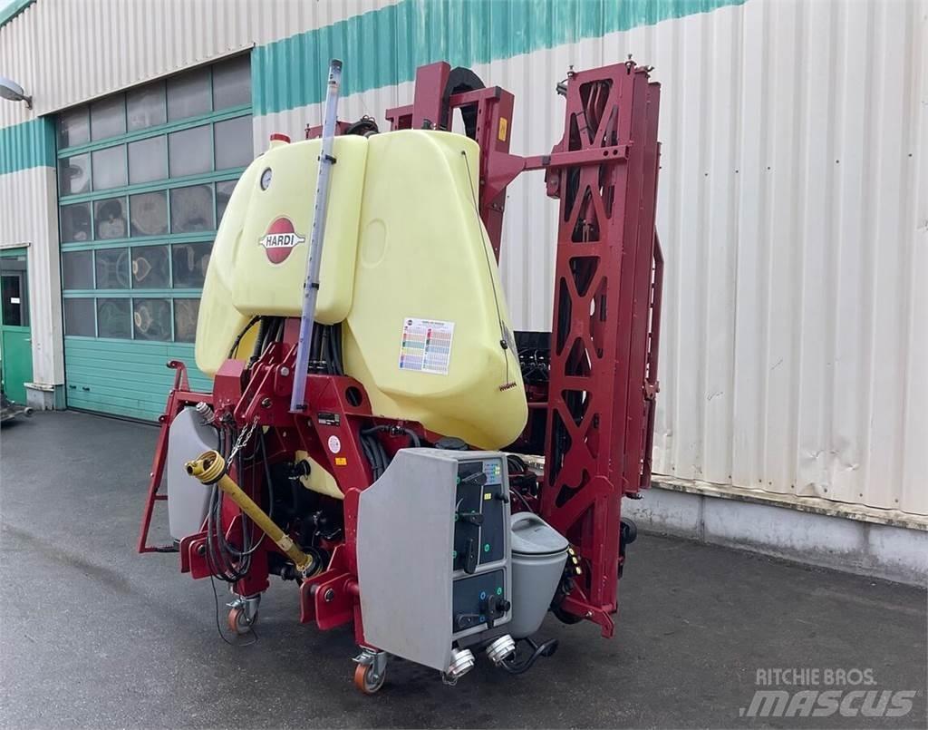 Hardi MEGA 1200 Çekilir pülverizatörler