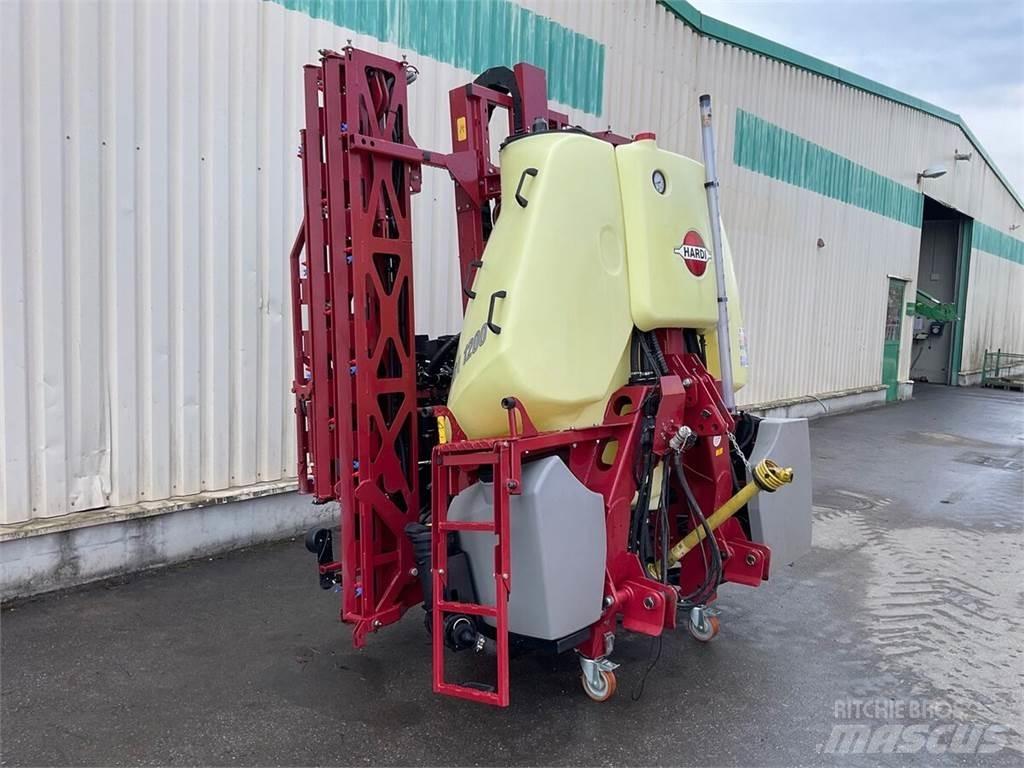 Hardi MEGA 1200 Çekilir pülverizatörler